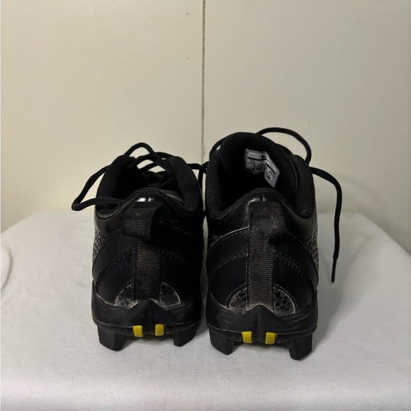 Nike Women’s Black Soccer Shoes - Picture 3 of 5